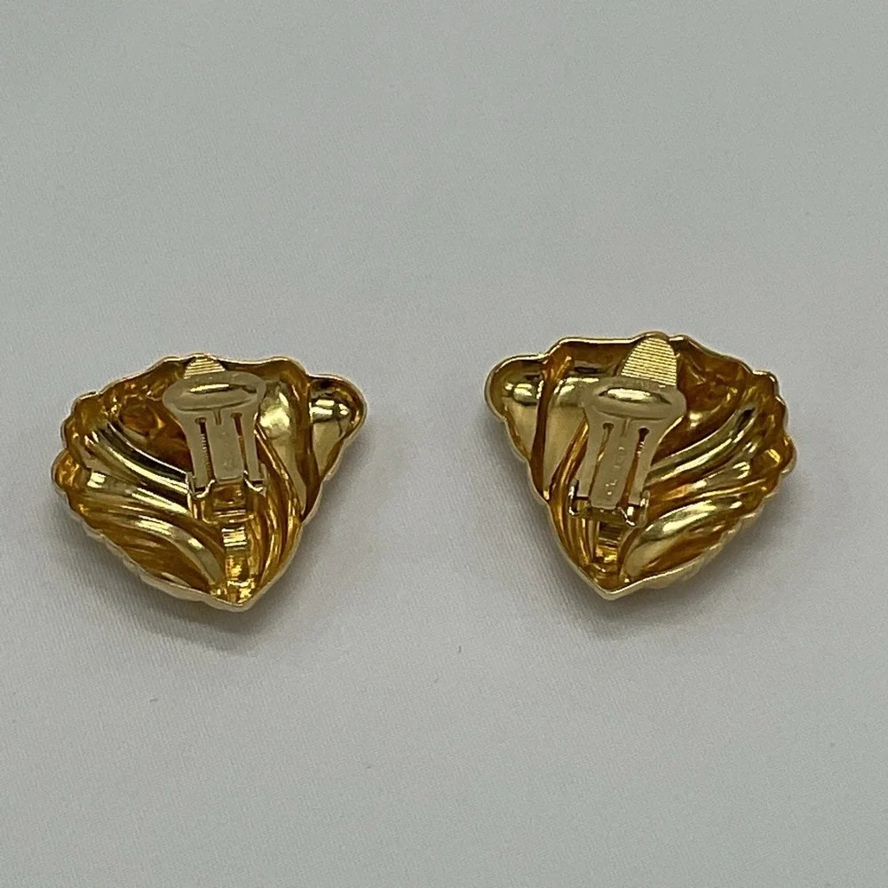 Vintage Christian Dior Gold Tone Shell Clip On Earrings Ribbed Signed Designer - Picture 3 of 12